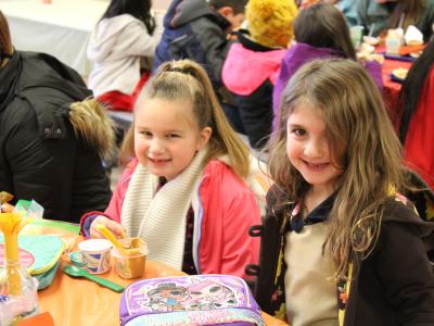 kids at lunch